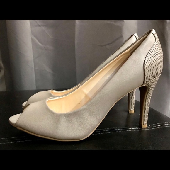 Women’s Shoes - Picture 5 of 6